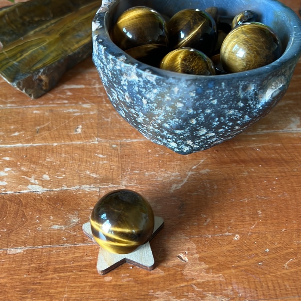 Mini tigers eye crystal sphere& wooden star stand